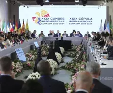 Fotografía de la sesión plenaria de la XXIX Cumbre Iberoamericana este viernes, en el museo Pumapungo en Cuenca (Ecuador).