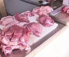 Venta de cerdo en Cuba