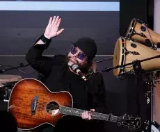 El cantautor cubano Carlos Varela durante su actuación en el tributo al músico cubano Pablo Milanés que se ha celebrado en la Casa de América de Madrid.