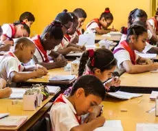 Clases en escuelas cubanas