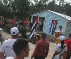 En Las Tunas se entregaron dos casas de maderas en &quot;saludo&quot; a la revolución