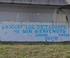 &quot;En Uruguay los dictadores no son bienvenidos&quot;, cubanos se manifiestan