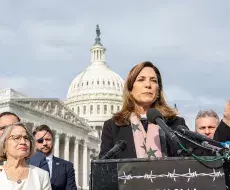 Salazar defiende a inmigrantes trabajadores: &quot;Muchos de ellos se ven como yo&quot;