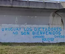 Pintadas en Uruguay a favor de la libertad de Cuba y contra las dictaduras