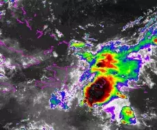 Una onda tropical se encuentra avanzando en el Caribe oriental