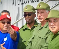 Funcionarios del régimen cubano entre los que destaca Miguel Díaz-Canel y Dr. Roberto Morales Ojeda.