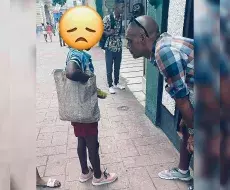 Otro niño vende en las calles de Santiago de Cuba para ayudar a su familia