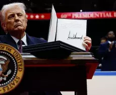 Trump firma ley para reabrir el Gobierno y poner fin al cierre más largo en la historia de EEUU