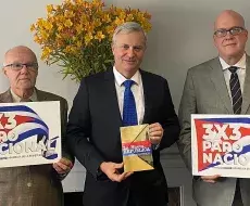 Mandatario electo de Chile José Antonio Kast junto a miembros de la Resistencia Cubana