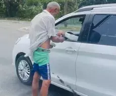 Anciano pide dinero en calles de La Habana. Abril de 2026