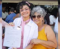 Influencer cubana Anna Sofía Benítez y su madre Caridad Silvente