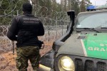 Efectivo de seguridad vigilando frontera polaca con Bielorrusia. Foto: Guardia de Fronteras