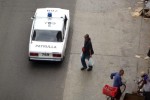 Patrulla policial en calle de Cuba