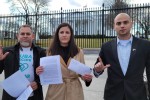 Activistas entregan carta en la Casa Blanca en contra de posible deshielo con dictadura cubana
