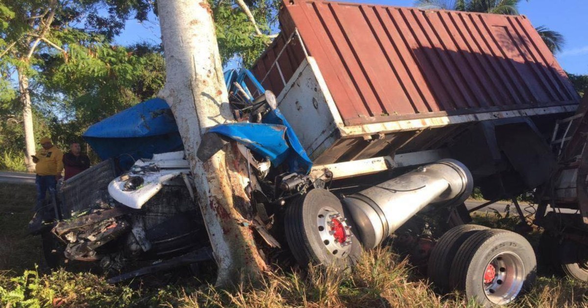 Sobrevive chófer en accidente en el centro de Cuba ADN Cuba
