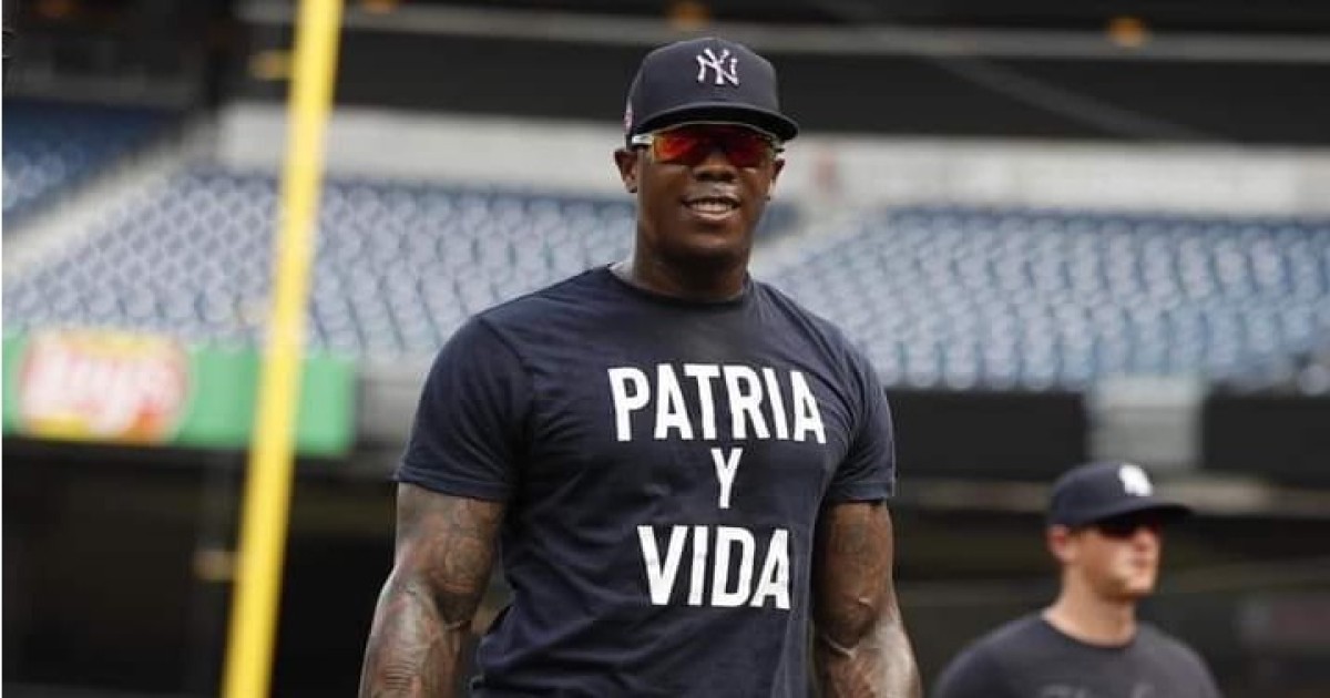 Aroldis Chapman y Yordenis Ugás invitan a los cubanos a que alcen