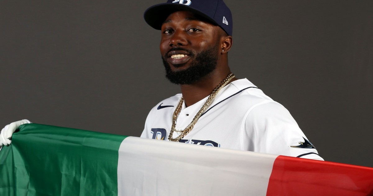 Randy Arozarena utiliza un sombrero de mariachi en pleno Clásico Mundial