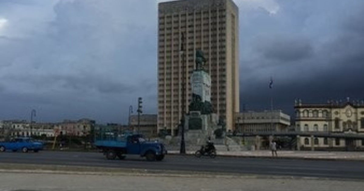 Denuncian Putrefacci n Al Lado De Hospital Hermanos Ameijeiras ADN Cuba denuncian-putrefacci-n-al-lado-de-hospital-hermanos-ameijeiras-adn-cuba