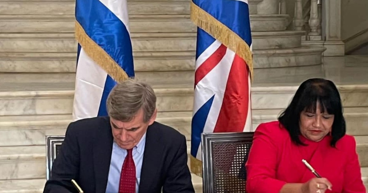 The Cuban and British regimes sign a political dialogue and cooperation agreement